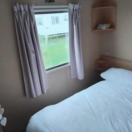 假日公园 Ash Close 64- Blue Dolphin Heaven - Budget Caravan *