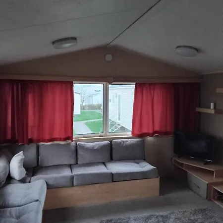 Ash Close 64- Blue Dolphin Heaven - Budget Caravan Holiday park Gristhorpe