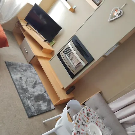 Ash Close 64- Blue Dolphin Heaven - Budget Caravan 假日公园 *